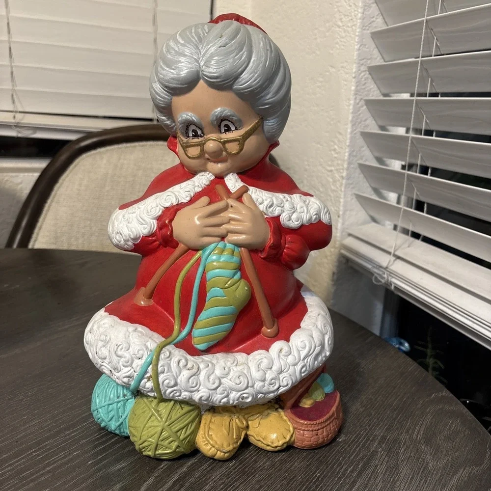 Vintage Santa Mrs. Claus Knitting 13